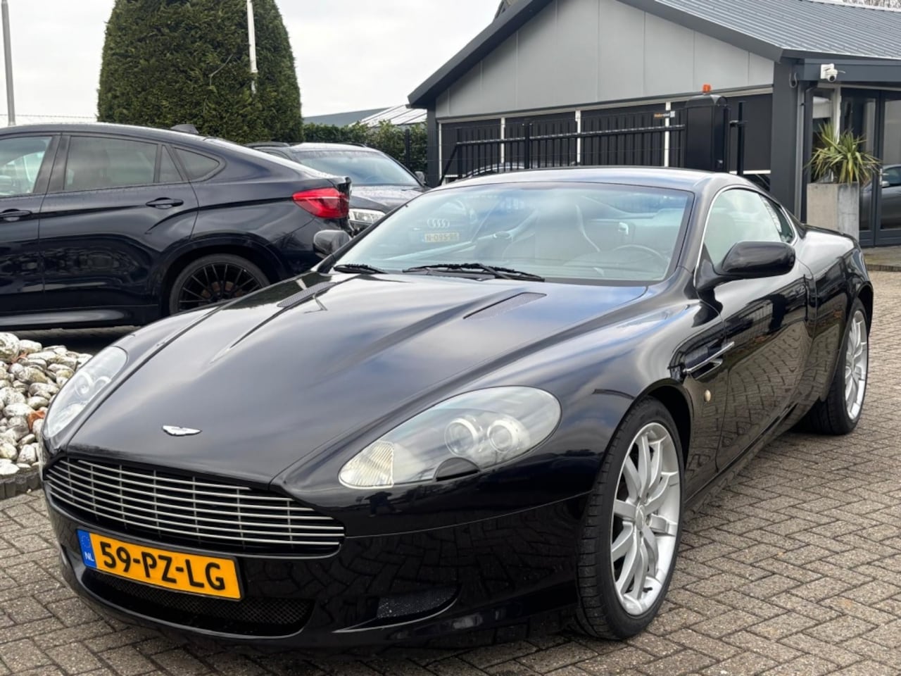 Aston Martin DB9 - 5.9 V12 458PK Touchtronic 2005 Zwart NL auto - AutoWereld.nl