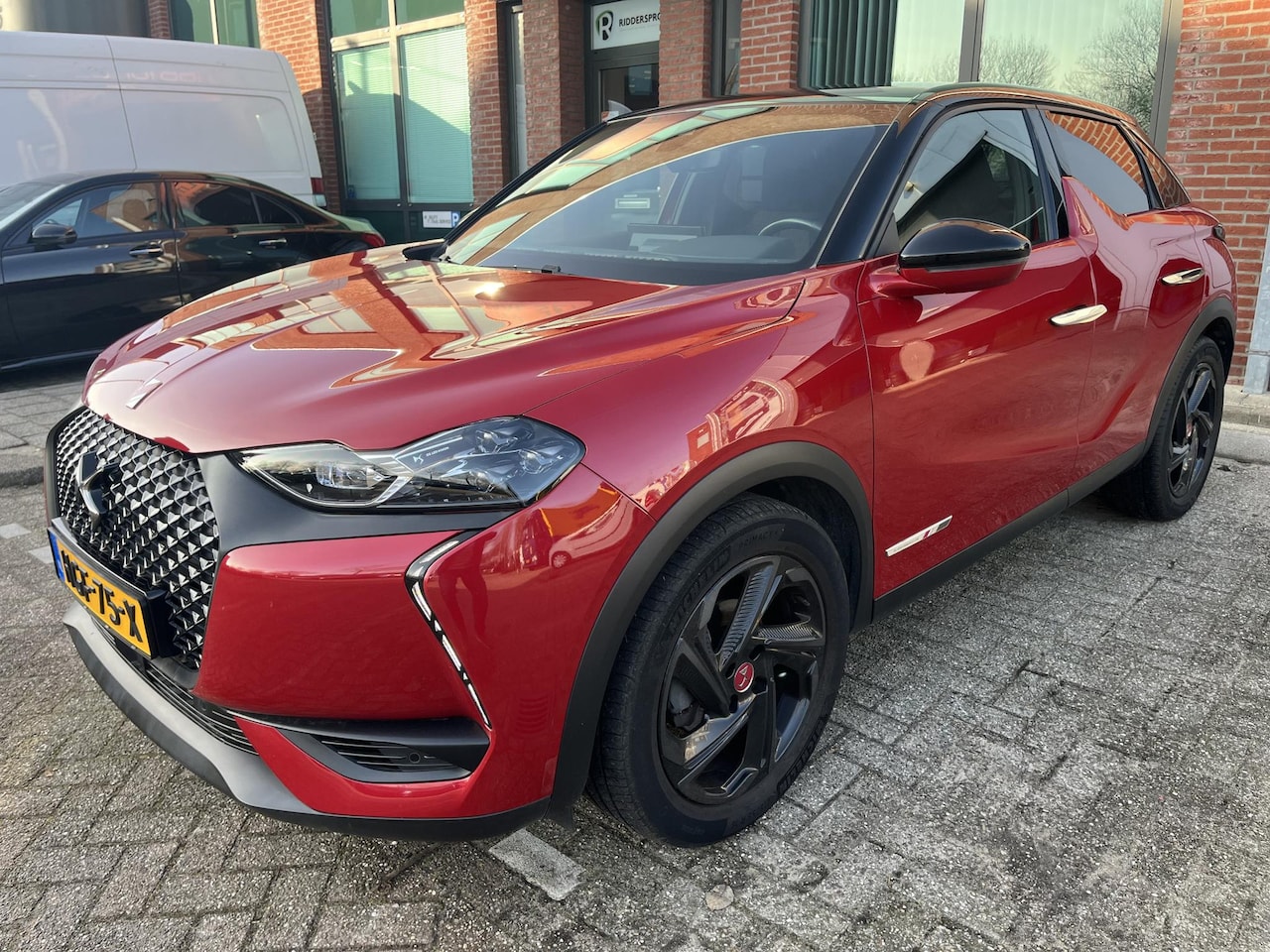 DS 3 Crossback - 100 Manual PERFORMANCE Line Topst. - AutoWereld.nl