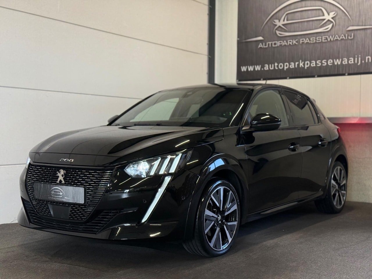 Peugeot 208 - 1.2 PureTech GT-line Pano, ACC, Apple Carplay, Sfeerverlichting, 360° Camera, LED, Lane-As - AutoWereld.nl