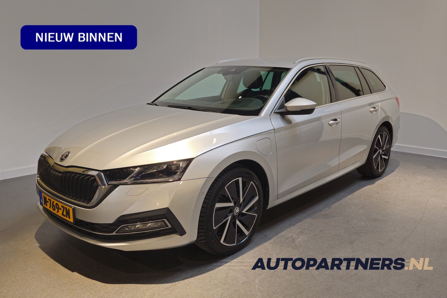 Skoda Octavia Combi - 1.4 TSI iV PHEV Business Edition Stoelverwarming voor en achter - Stuurverwarming - Apple - AutoWereld.nl