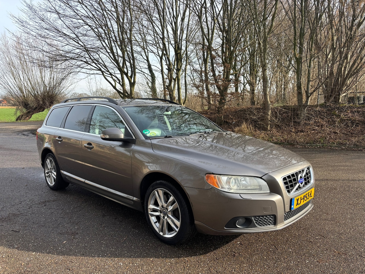 Volvo V70 - 2.5FT Summum |Automaat | APK 03-2027 - AutoWereld.nl