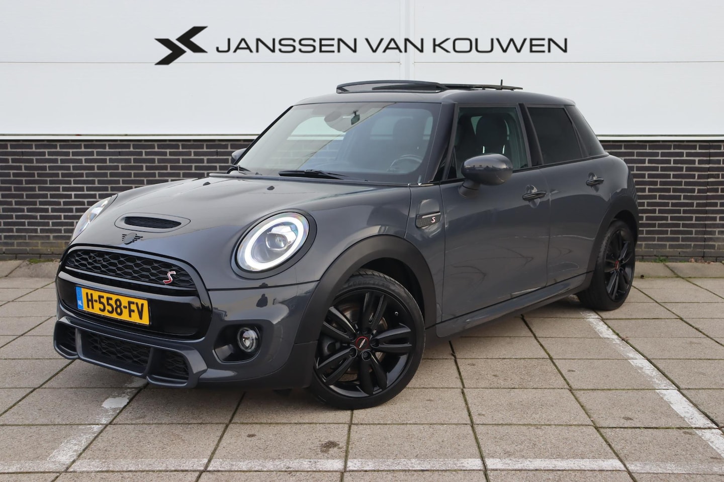 MINI Cooper S - Mini 2.0 Hammersmith Pano LED JCW Black Pack Leder - AutoWereld.nl