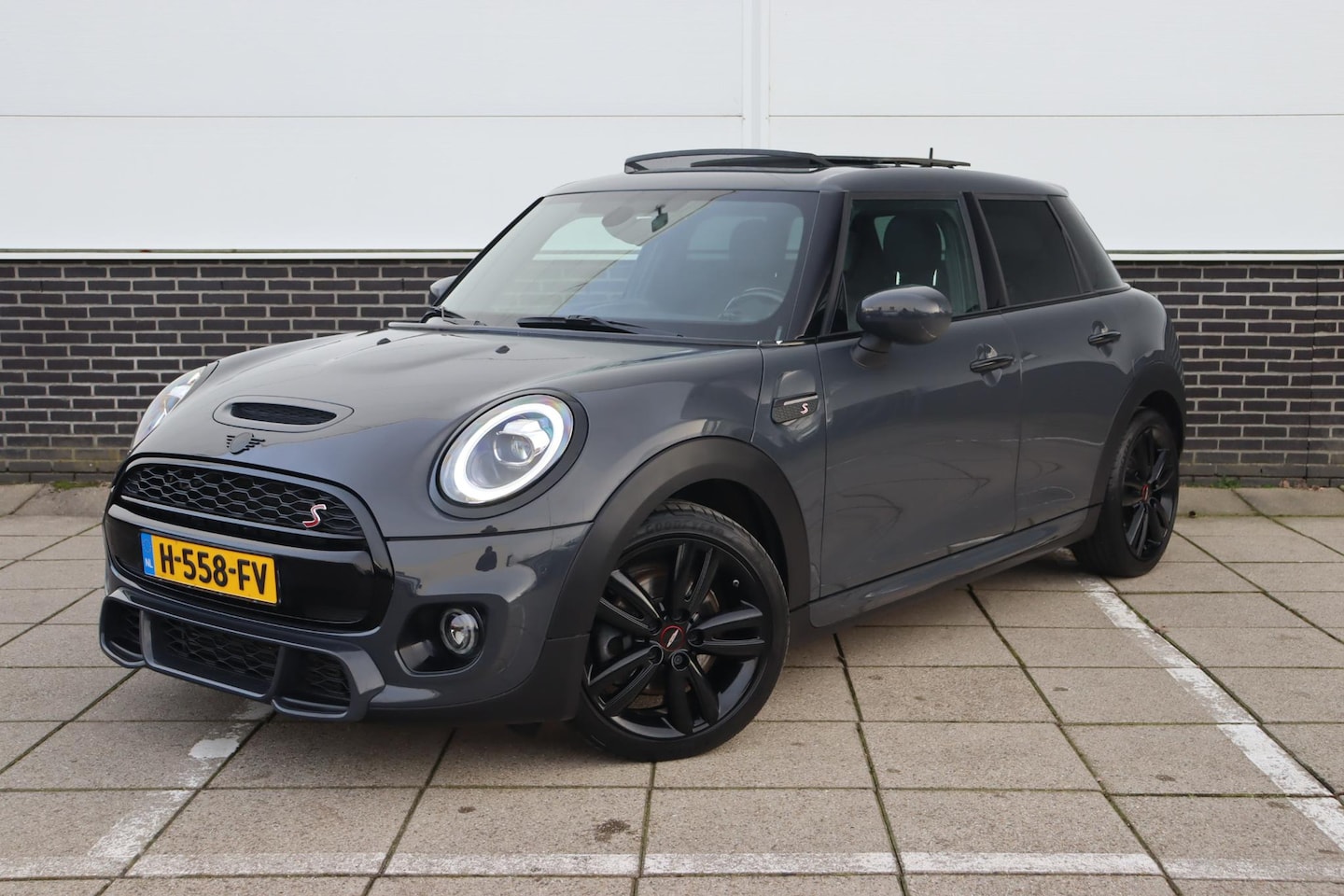 MINI Cooper S - Mini 2.0 Hammersmith Pano LED JCW Black Pack Leder - AutoWereld.nl