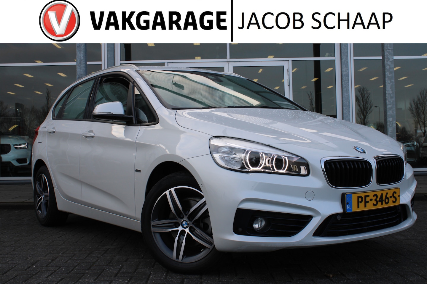 BMW 2-serie Active Tourer - 218i Corporate Lease Executive | Camera | dealer onderhouden | Trekhaak | - AutoWereld.nl