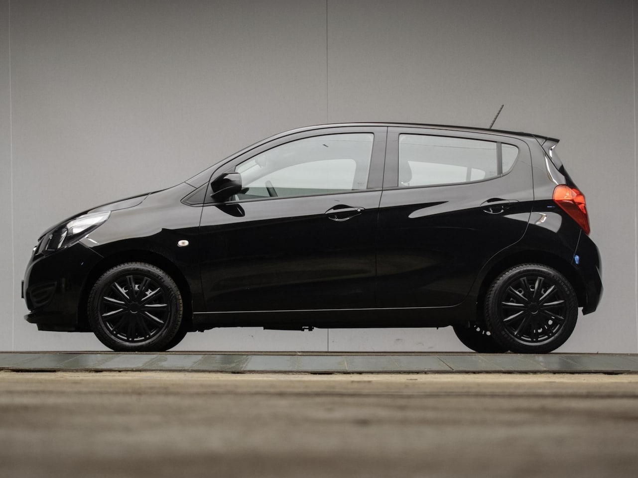 Opel Karl - 1.0 ecoFLEX Edition BLACK SPORT (NAVI,LED,CRUISE,AIRCO,ELECTRISCHE PAKKET,GETINT,NETTESTAA - AutoWereld.nl