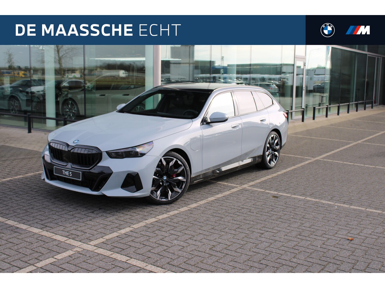BMW 5-serie Touring - 530e M Sport Automaat / Panoramadak / Trekhaak / Adaptieve LED / Parking Assistant Plus / - AutoWereld.nl