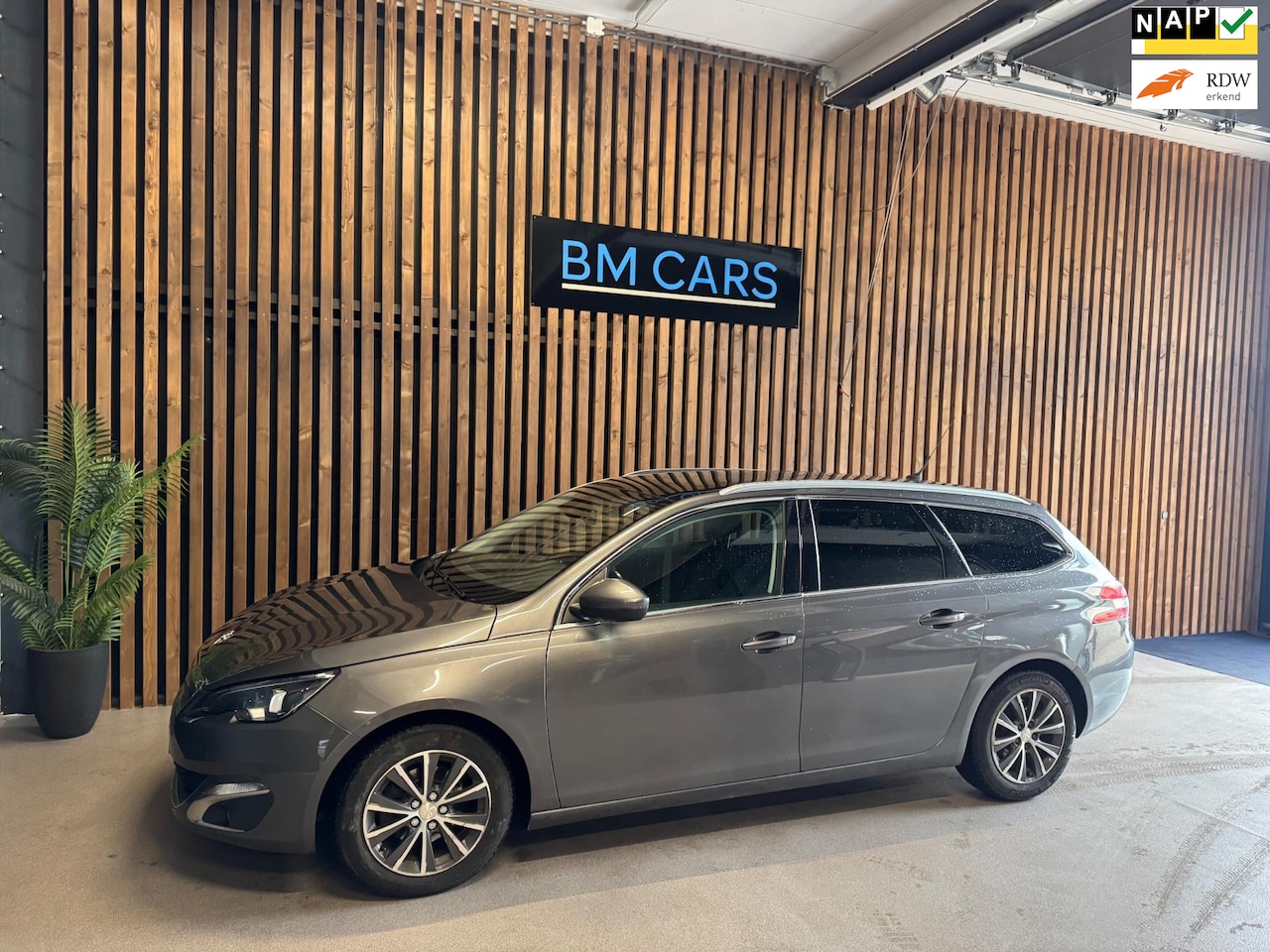 Peugeot 308 SW - 1.2 PureTech Blue Lease Premium Automaat - AutoWereld.nl