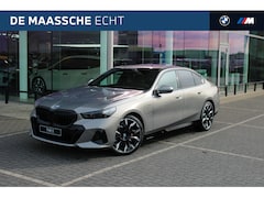 BMW 5-serie - 530e M Sport Automaat / Panoramadak / Trekhaak / Bowers & Wilkins / Adaptieve LED / Comfor