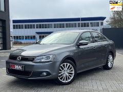 Volkswagen Jetta - 1.4 TSI Hybrid Highline PANO|DSG|NAVI|LEDER|LED