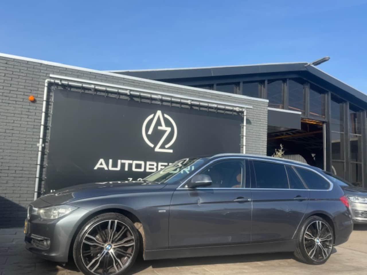 BMW 3-serie Touring - 320i Upgrade Edition *AUTOMAAT* MOTOR DEFECT !! - AutoWereld.nl