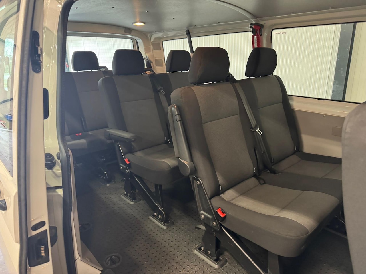 Volkswagen Transporter Kombi - 2.0 TDI L2H1 2.0 TDI L2H1 - AutoWereld.nl