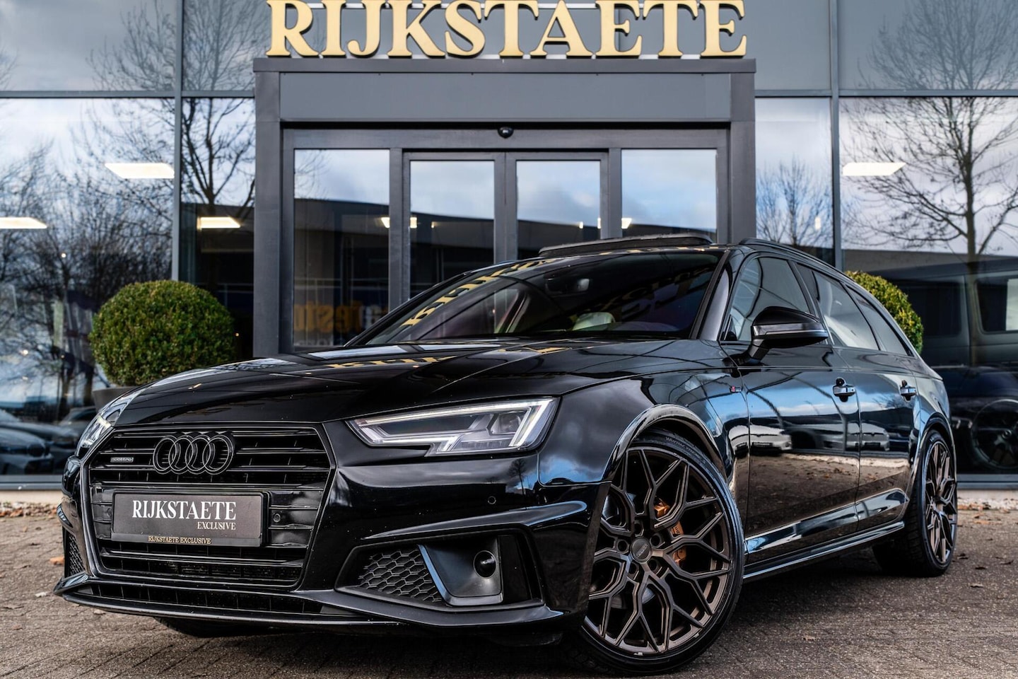 Audi A4 Avant - 2.0 TDI quattro S-line|RS STOELEN|PANO|VOSSEN - AutoWereld.nl