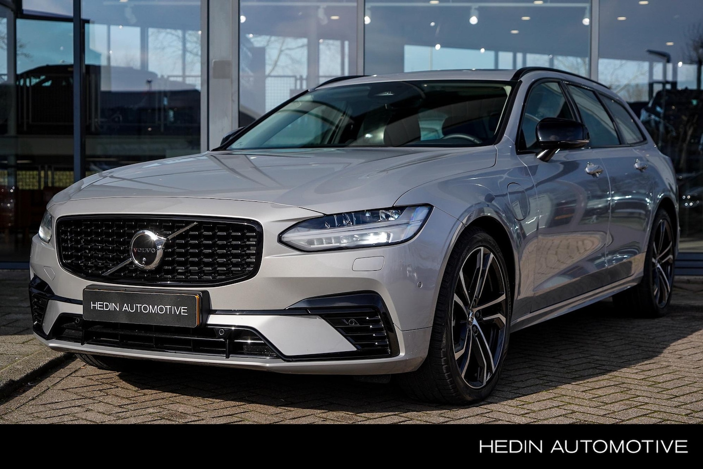 Volvo V90 - 2.0 T8 Plug-in hybrid AWD Ultra Dark | Elek. Stoelen & Geheugen | Panorama Dak | Stoel & S - AutoWereld.nl