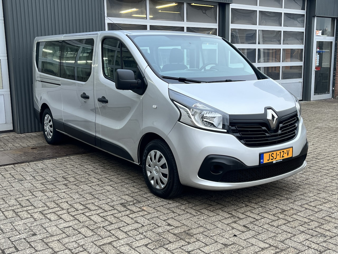 Renault Trafic Passenger - 1.6 dCi BTW / BPM VRIJ!! marge Lengte 2 Airco Cruise control Navigatie PDC 1e eigenaar Com - AutoWereld.nl