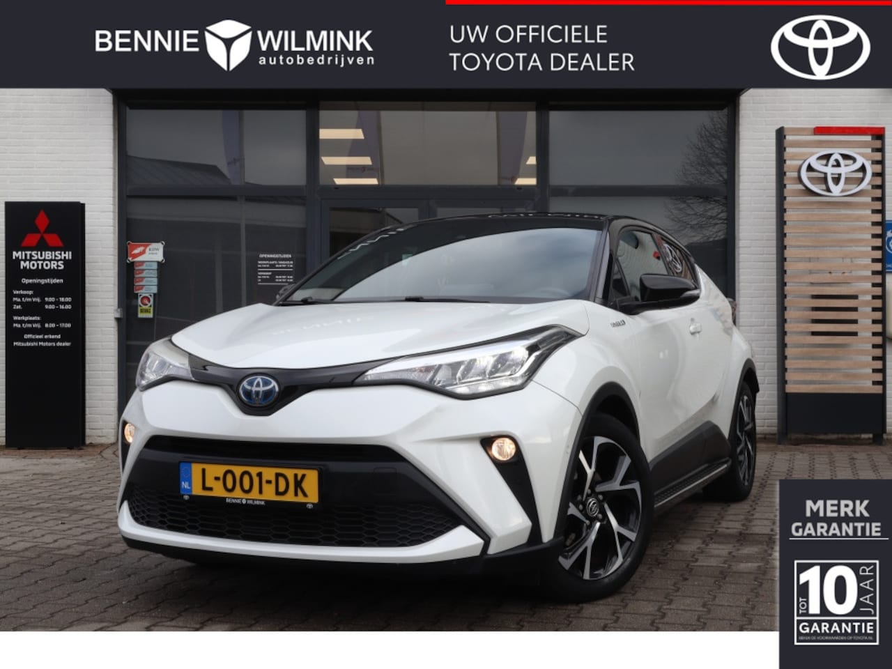 Toyota C-HR - 2.0 Hybrid Bi-Tone Apple CarPlay | Treeplanken | Stuur-Stoelverw - AutoWereld.nl