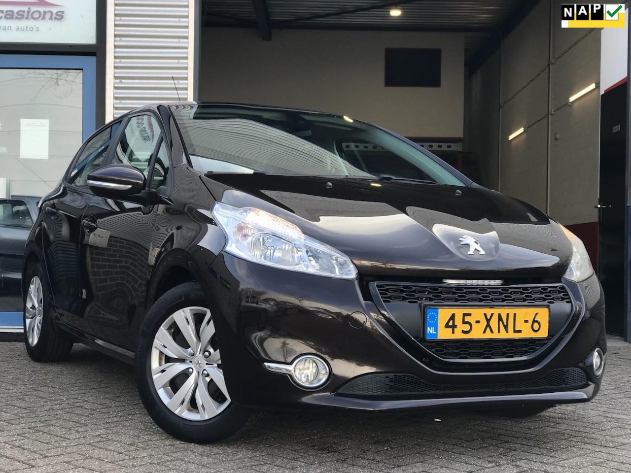 Peugeot 208 - 1.4 VTi Envy|5-Deurs|Navi|Airco|Cruise - AutoWereld.nl