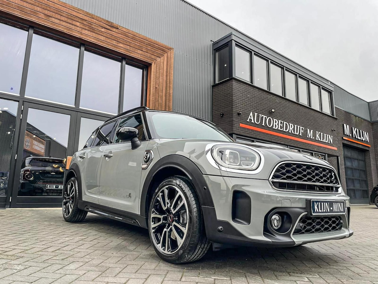 MINI Countryman - Mini Cooper S E ALL4 Chili 220pk aut/Nardo/Jcw Interieur/19"/Pano/Camera - AutoWereld.nl