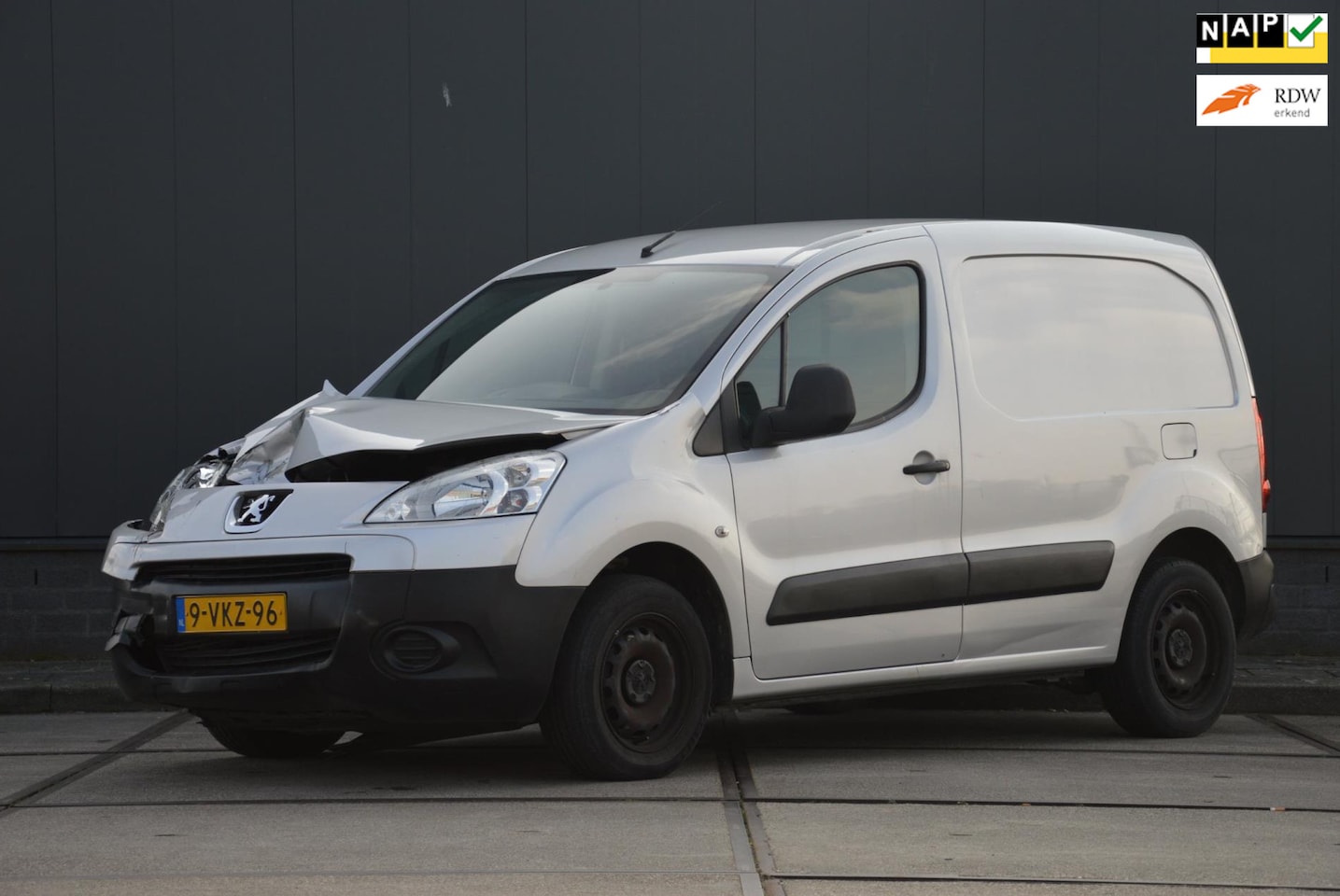 Peugeot Partner - 120 1.6 HDI L1 XT Goedlopende Motor en Front schade - AutoWereld.nl