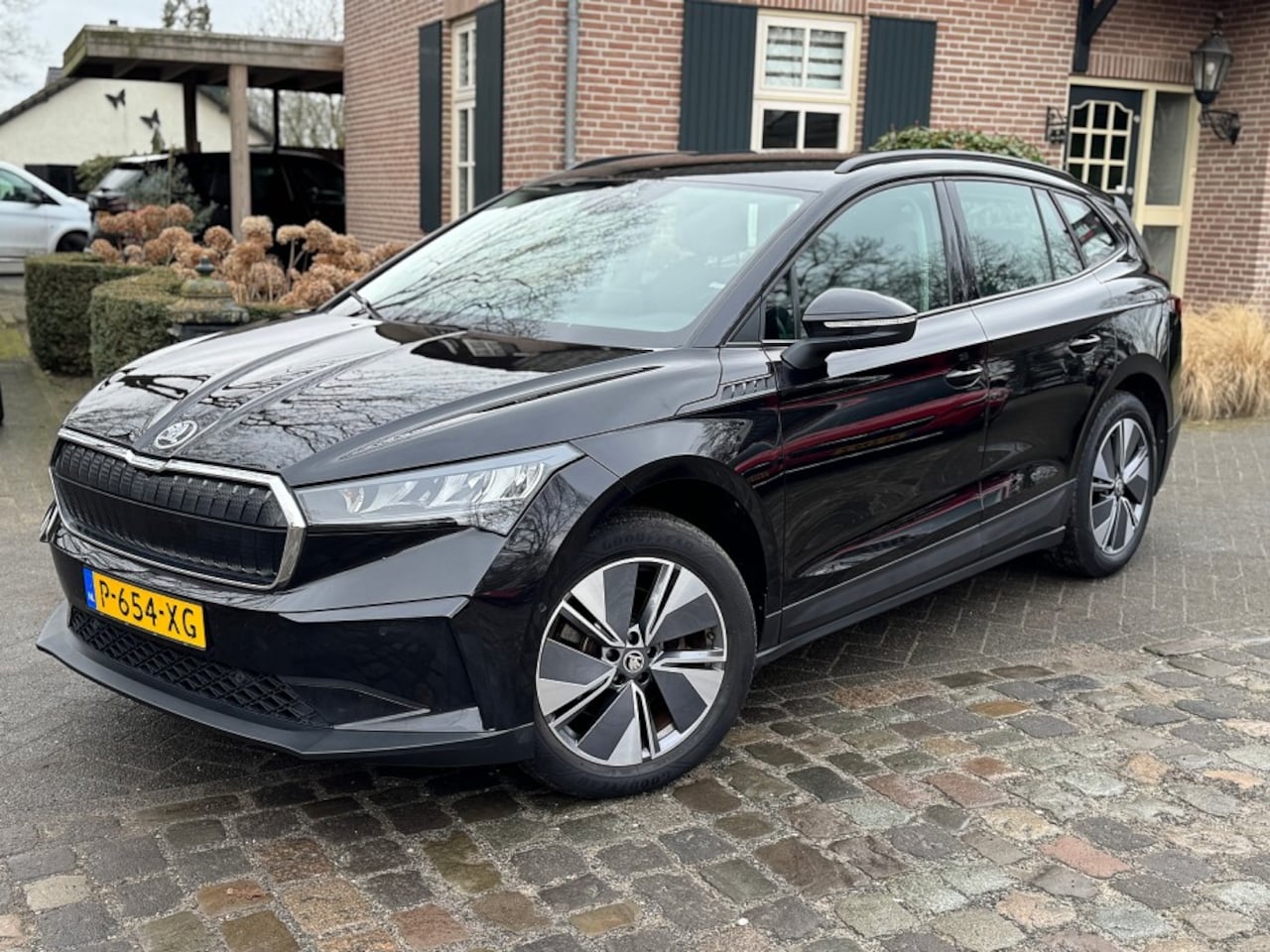 Skoda Enyaq iV - 60 180pk Clever Plus ecc,navi,camera,1/2leer,lmv - AutoWereld.nl
