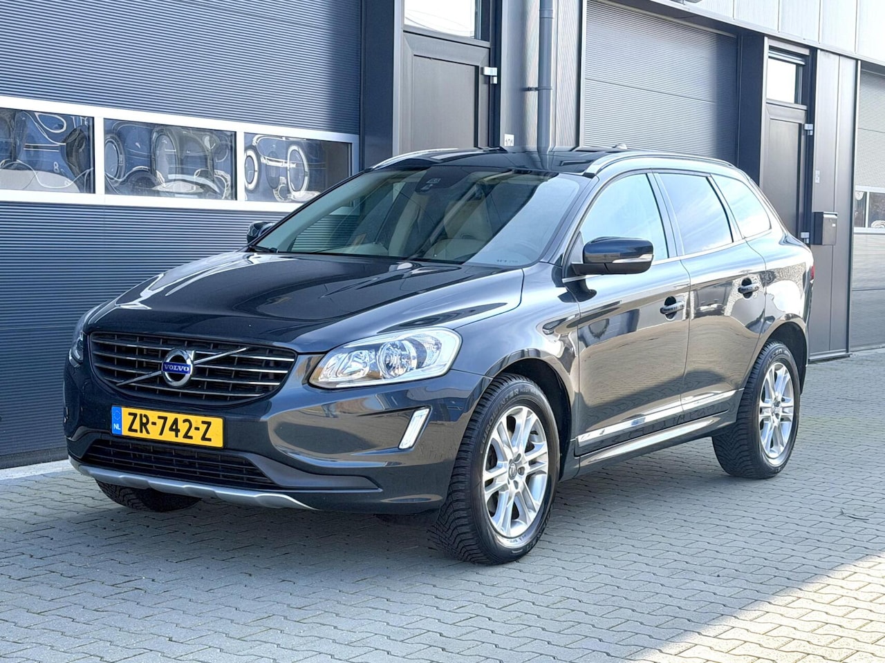 Volvo XC60 - 3.2 Automaat Summum - Facelift model - Lage KM ! - AutoWereld.nl
