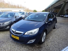 Opel Astra - 1.4 Turbo Cosmo, Navigatie, Cruise control, Airco, Trekhaak