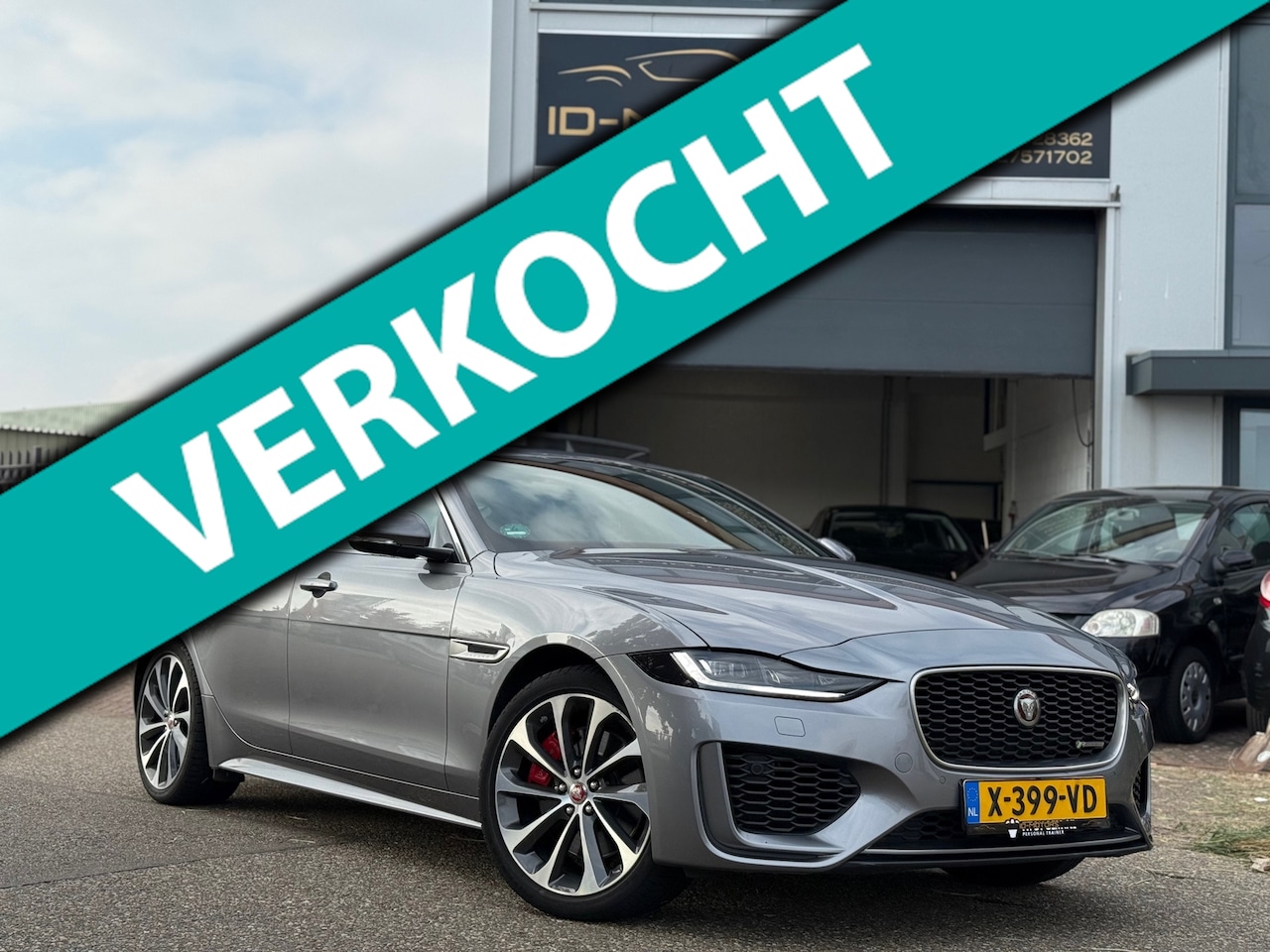 Jaguar XE - 2.0 P300 AWD R-Dynamic HSE pano DEALER AUT bomvol optie - AutoWereld.nl