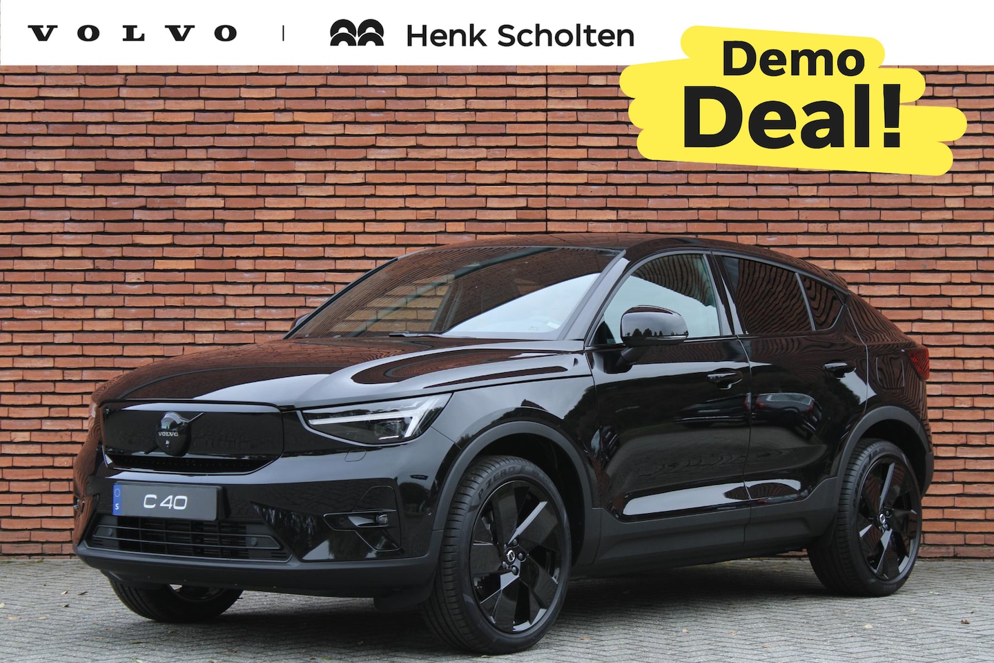 Volvo EC40 - Single Motor Extended Range Plus Black Edition | Demo Deal | Panoramadak | Verwarmbare voo - AutoWereld.nl