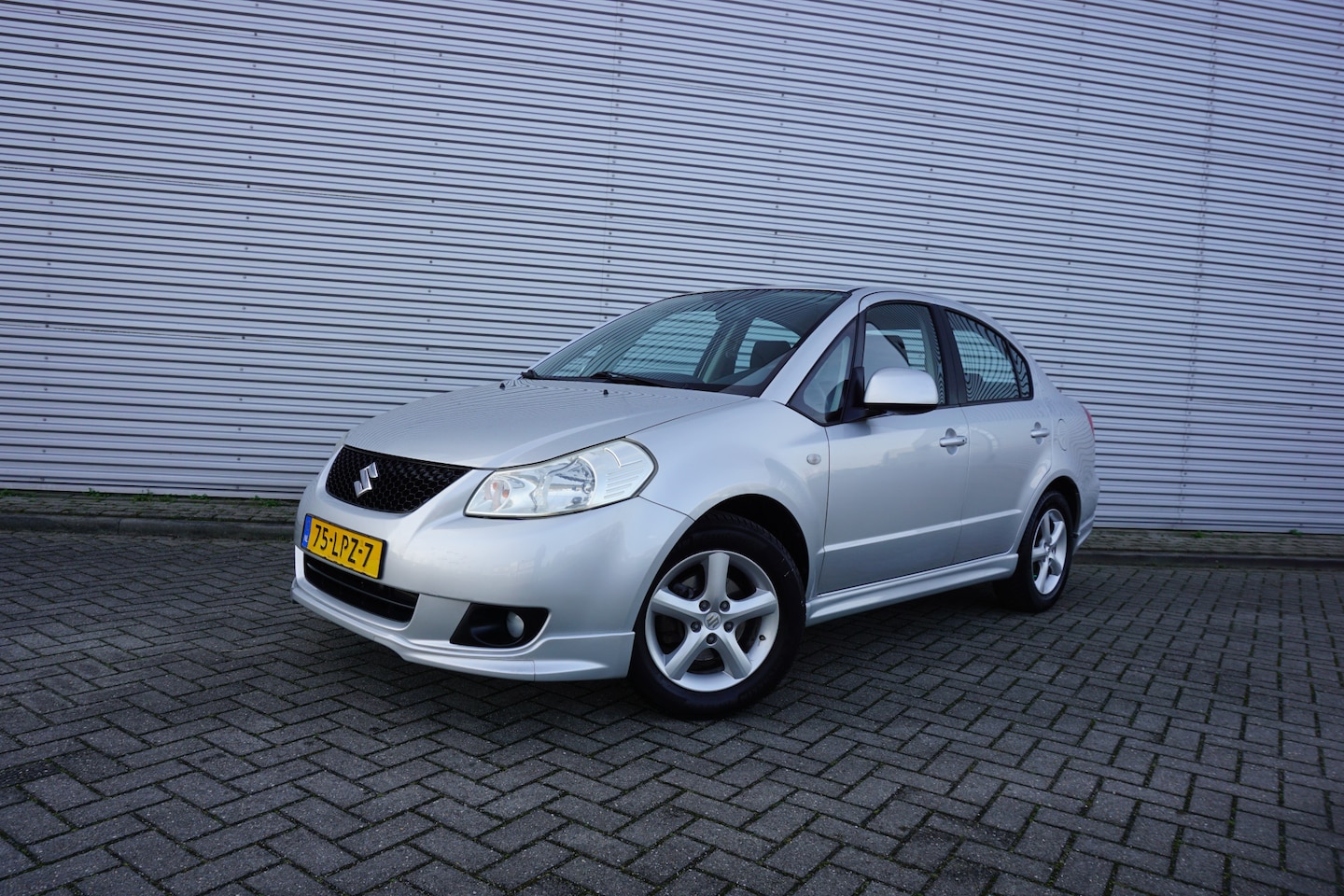 Suzuki SX4 - 1.6 Exclusive Airco / Elektr. ramen / Trekhaak / Lm velgen / NAP - AutoWereld.nl