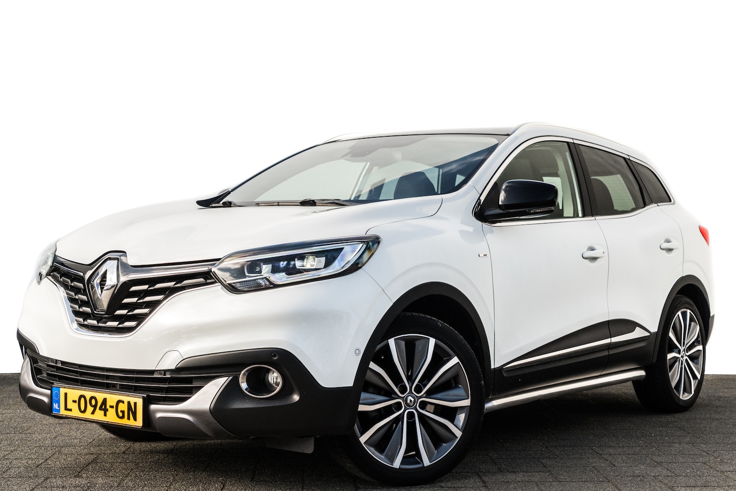 Renault Kadjar - 1.2 130 Pk TCe Bose I Panoramadak I Side Bars I Zwart Leder I Stoelverw. I Navigatie - AutoWereld.nl