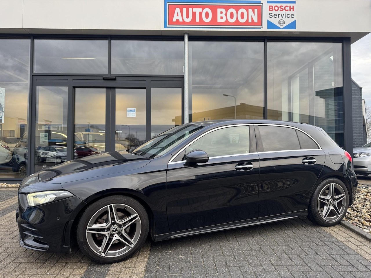 Mercedes-Benz A-klasse - 180 136PK AMG AUTOMAAT WIDESCREEN/APPCARP./SFEER/ NAVI/P-CAM/KEYLESS/S&S/LED/MEDIA/2xPDC. - AutoWereld.nl