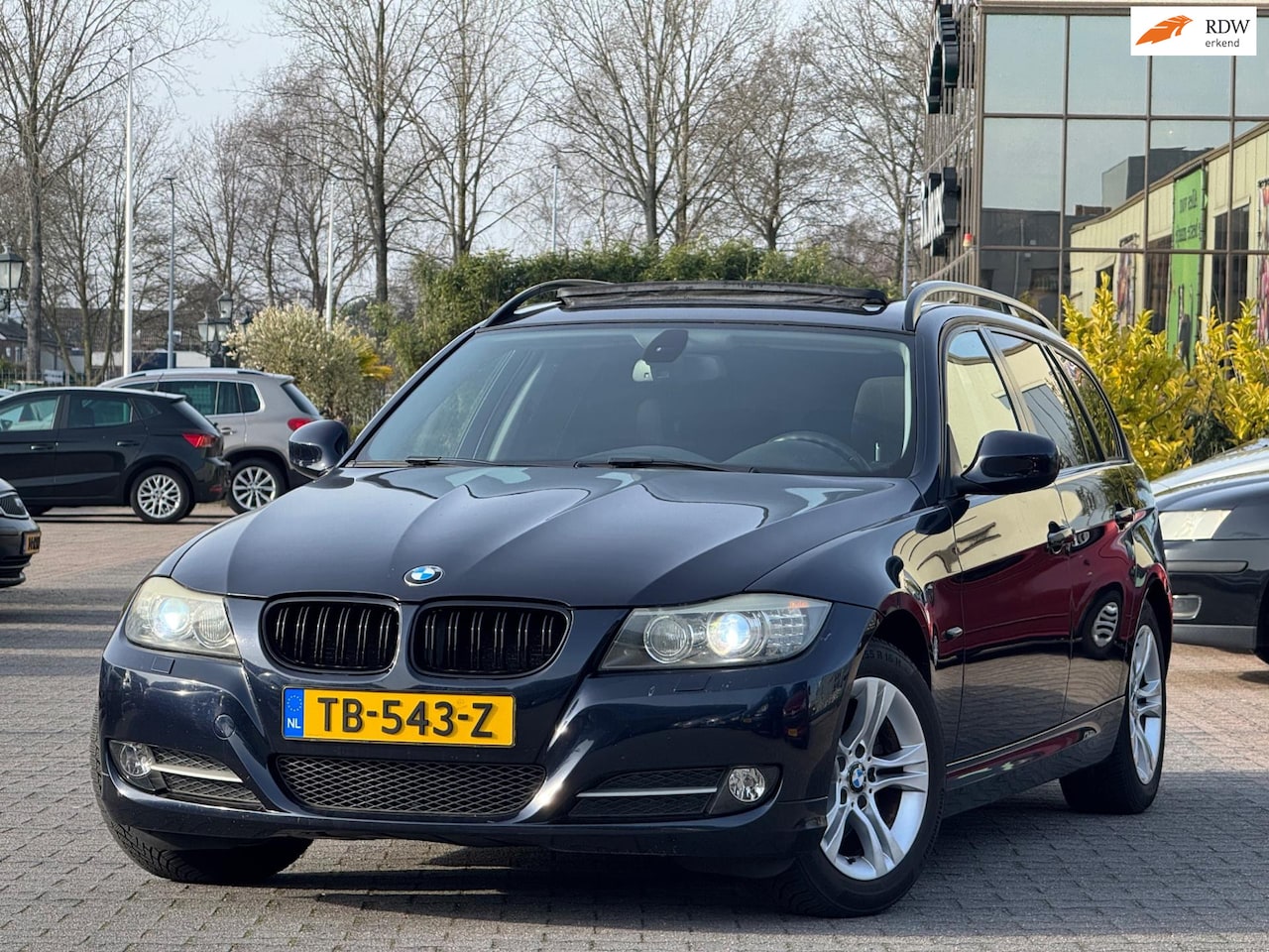 BMW 3-serie Touring - 320i High Executive| Panoramadak | Xenon | Stoelverwarming | Parkeersensoren | Climate con - AutoWereld.nl