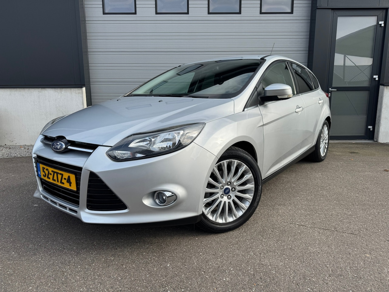 Ford Focus - 1.0 EcoBoost Titanium / Cruise / Parkeersensoren - AutoWereld.nl