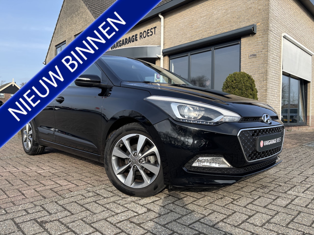 Hyundai i20 - 5DRS 1.4i i-Deal Automaat Trekhaak / Parkeersensors / LM-Velgen - AutoWereld.nl