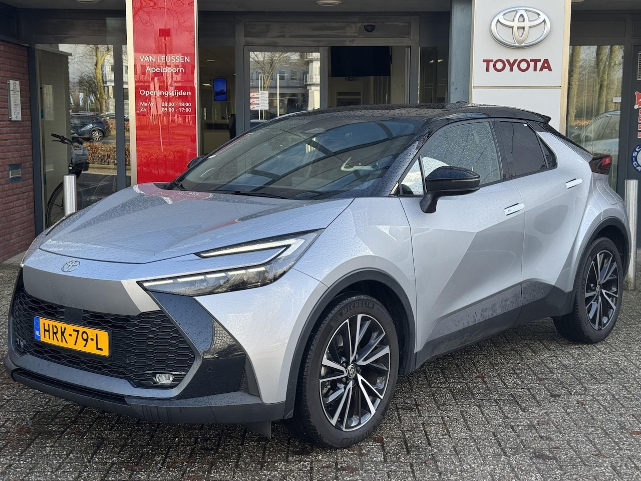 Toyota C-HR - 2.0 Plug-in Hybrid 220 Executive EL-STOEL BLINDSPOT PARKSENSOREN EL-ACHTERKLEP KEYLESS CAM - AutoWereld.nl