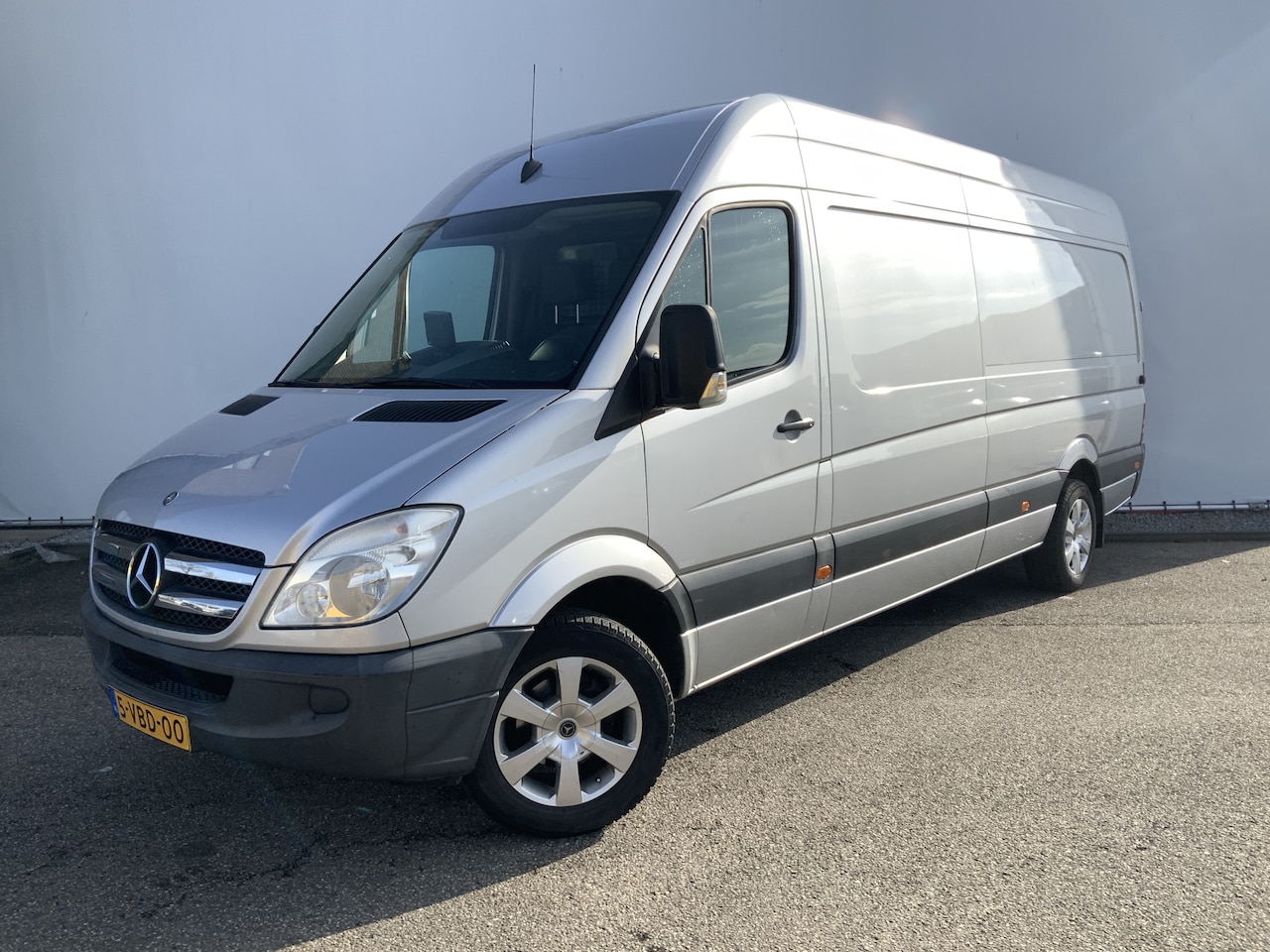 Mercedes-Benz Sprinter - 318 3.0 CDI 432 Maxi Automaat Airco Cruise Camera 3 Zits Trekhaak 2800 kg Alu Velg Euro 4. - AutoWereld.nl