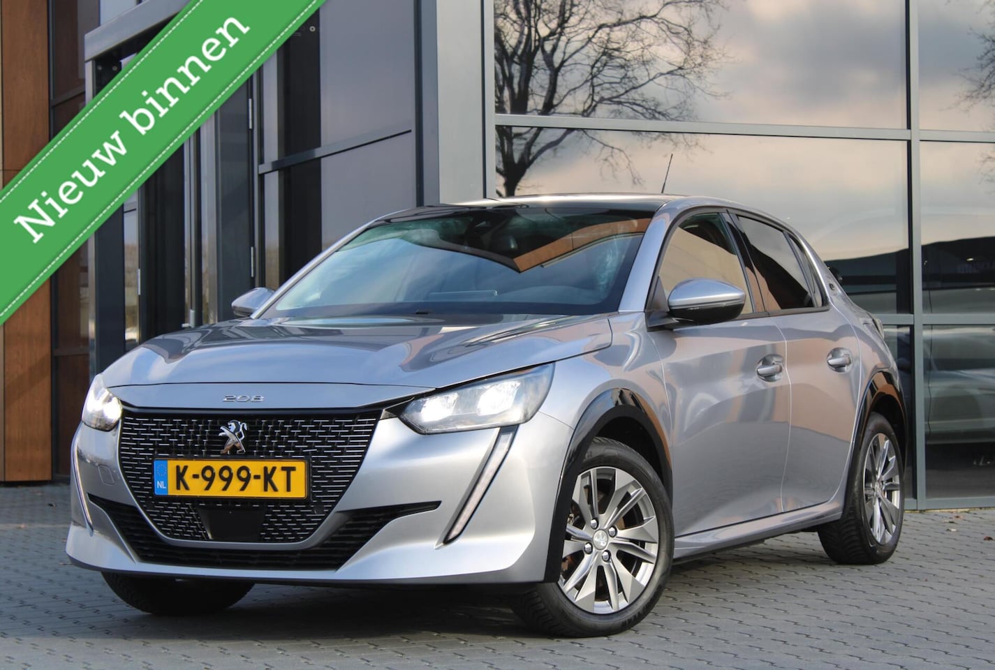 Peugeot e-208 - Allure 50 kWh | 3-Fase | Pano | Camera | Navi - AutoWereld.nl