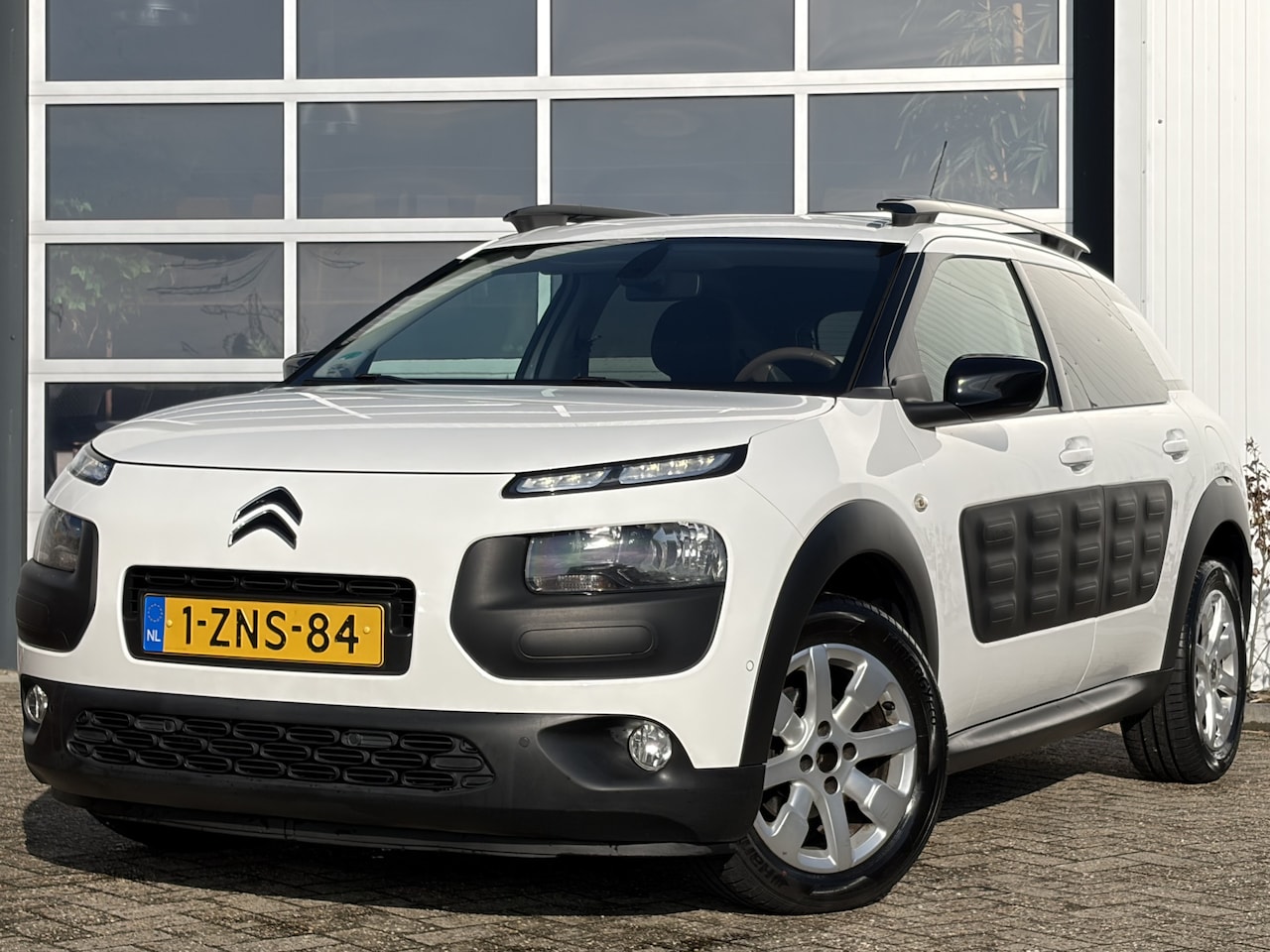 Citroën C4 Cactus - 1.2 PureTech Shine 110pk | Achteruitrijcamera | Bluetooth | Cruise control | Lichtmetalen - AutoWereld.nl