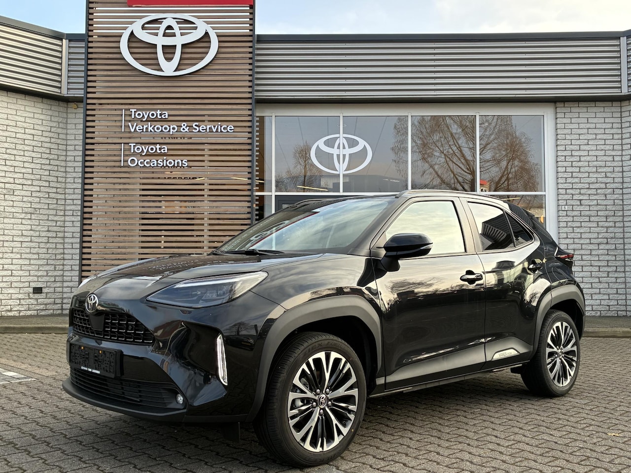 Toyota Yaris Cross - HYBRID 130 EXECUTIVE PARK-SENSOREN BLIND-SPOT APPLE/ANDROID STOEL/STUURVERW 18"LM-VELGEN E - AutoWereld.nl