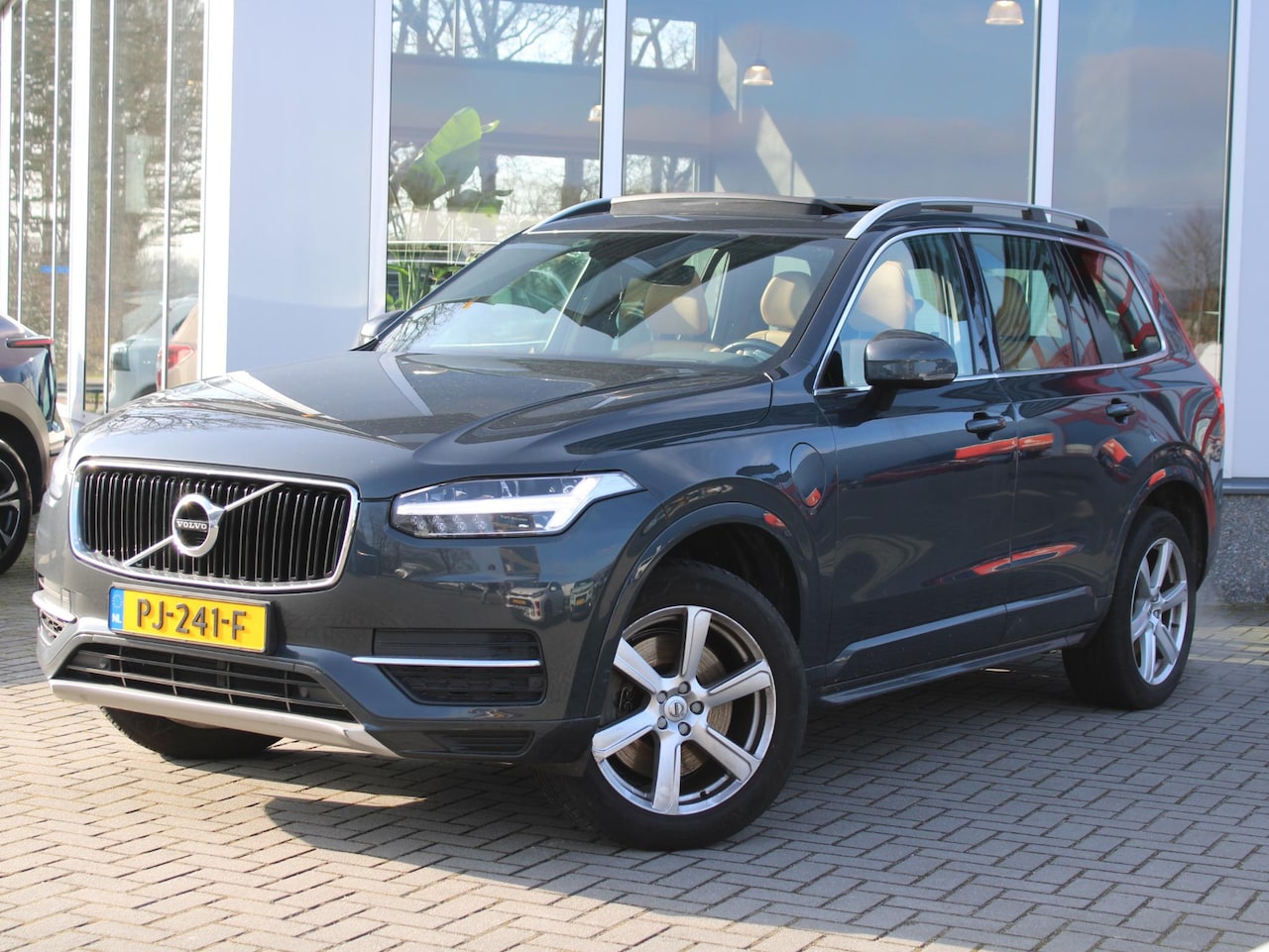 Volvo XC90 - 2.0 T8 Twin Engine AWD Momentum Automaat 7-Persoons, Elektrisch Panoramadak, Lederen Bekle - AutoWereld.nl