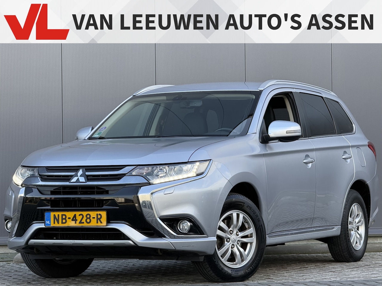 Mitsubishi Outlander - 2.0 PHEV Pure | Navi | Half Leder - AutoWereld.nl