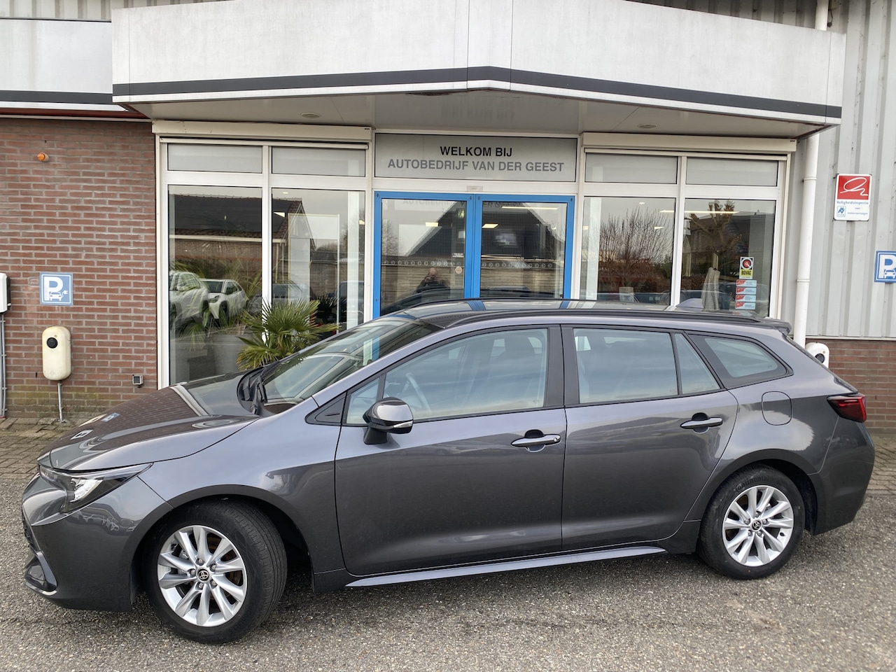 Toyota Corolla Touring Sports - Hybrid 140 Business - AutoWereld.nl