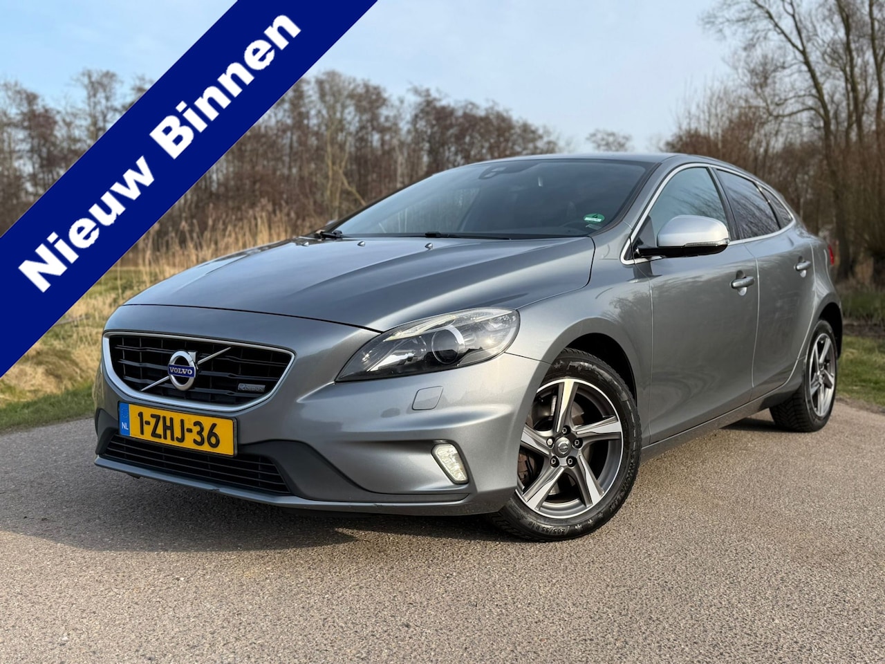 Volvo V40 - 2.0 D4 Ocean Race Business / Airco / Navi / Cruise Control / Leder-Alcantara / Distributie - AutoWereld.nl