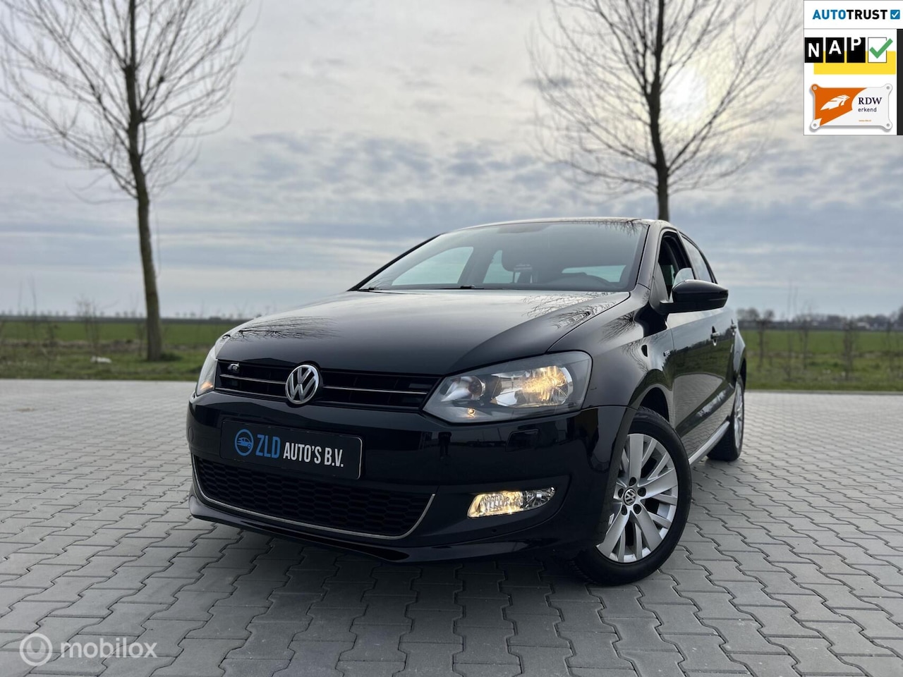 Volkswagen Polo - 1.2 R-LINE|APK|CRUISE CONTR|CARPLAY|STOELV - AutoWereld.nl