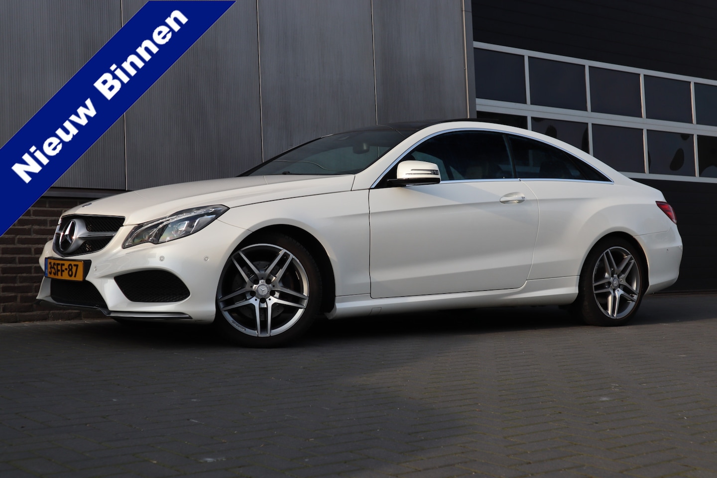 Mercedes-Benz E-klasse Coupé - 250 211 pk Ambition AMG-Sportpakket /Facelift-Model/ NL-Auto/ Pano-Dak/ Sport-Stoelen/ Sto - AutoWereld.nl