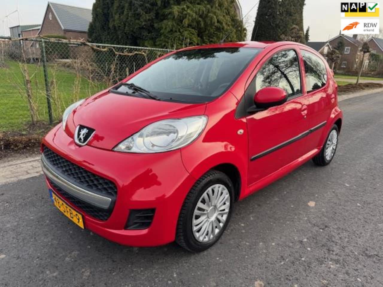 Peugeot 107 - 1.0-12V / APK 1/2027 / 5 DEURS / ELEK RAMEN - AutoWereld.nl