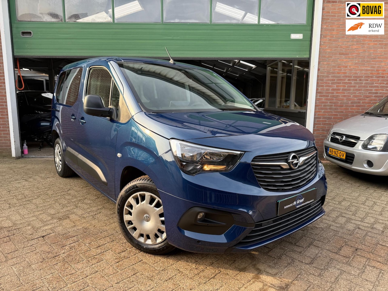 Opel Combo Tour - 1.2 Turbo TOUR!/5PERS/TRHK/CRUISE/NAVI/CARPLAY - AutoWereld.nl