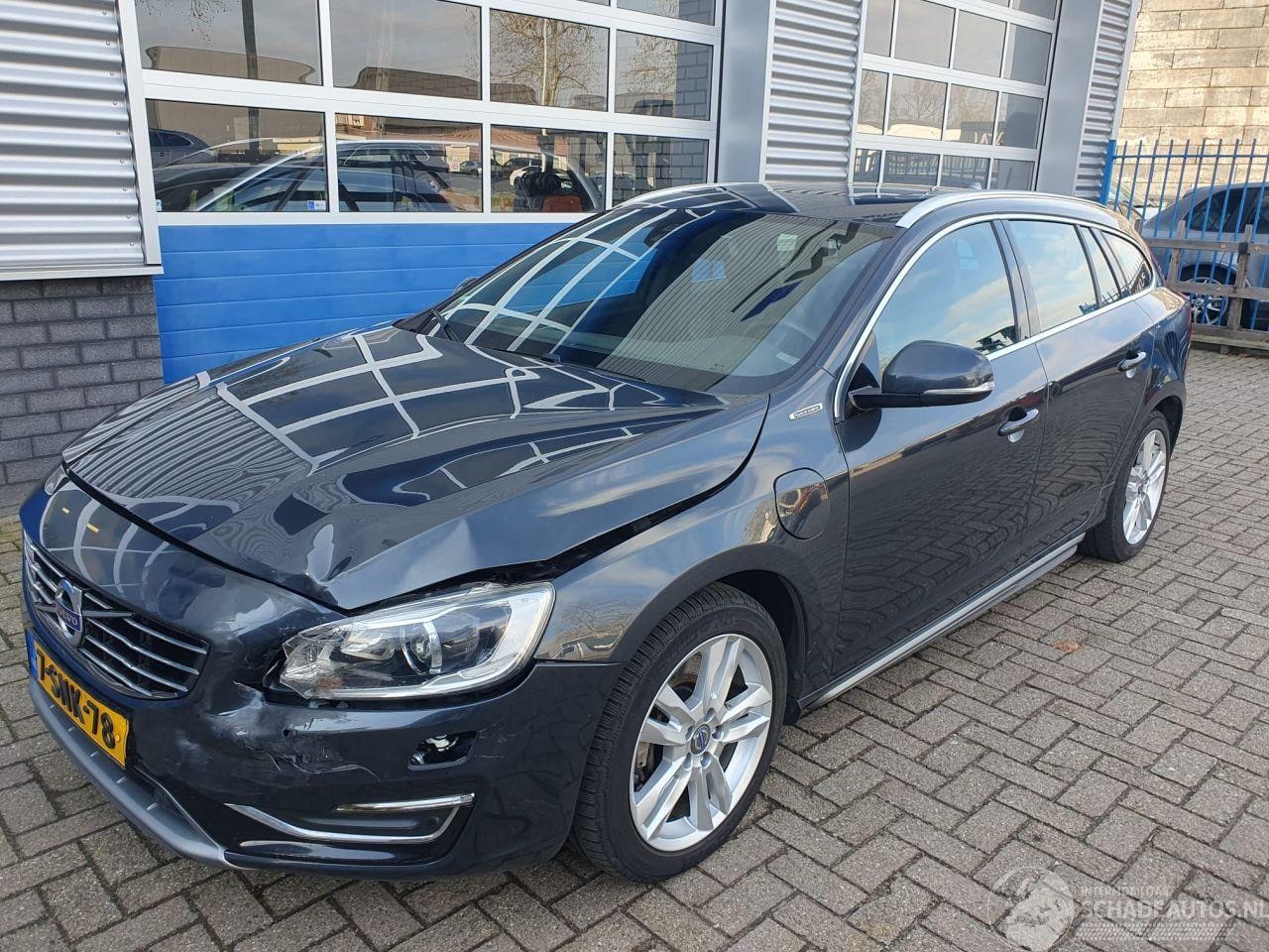 Volvo V60 - V-60 2.4 D6 AWD Plug-In Hybrid Summum - AutoWereld.nl