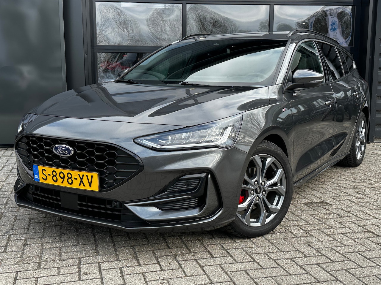 Ford Focus Wagon - 1.0 125 PK Hybrid ST Line X | VOORRUIT, STUUR EN STOELVERWARMING| FULL LED| KEYLESS ENTRY - AutoWereld.nl