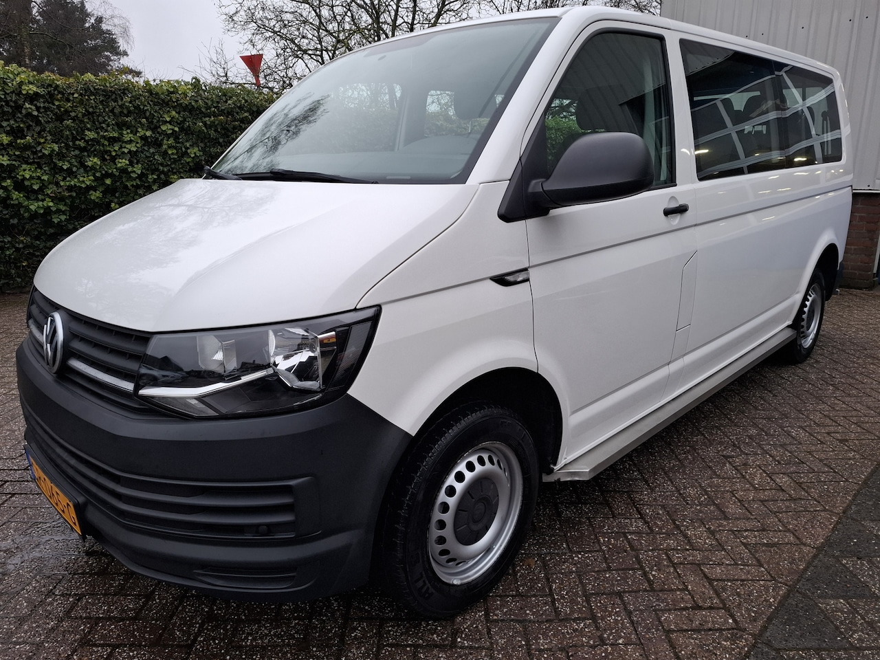 Volkswagen Transporter Kombi - 2.0 TSI L2H1 23995.- INCL BTW 9-PERSOONS BENZINE 150PK - AutoWereld.nl