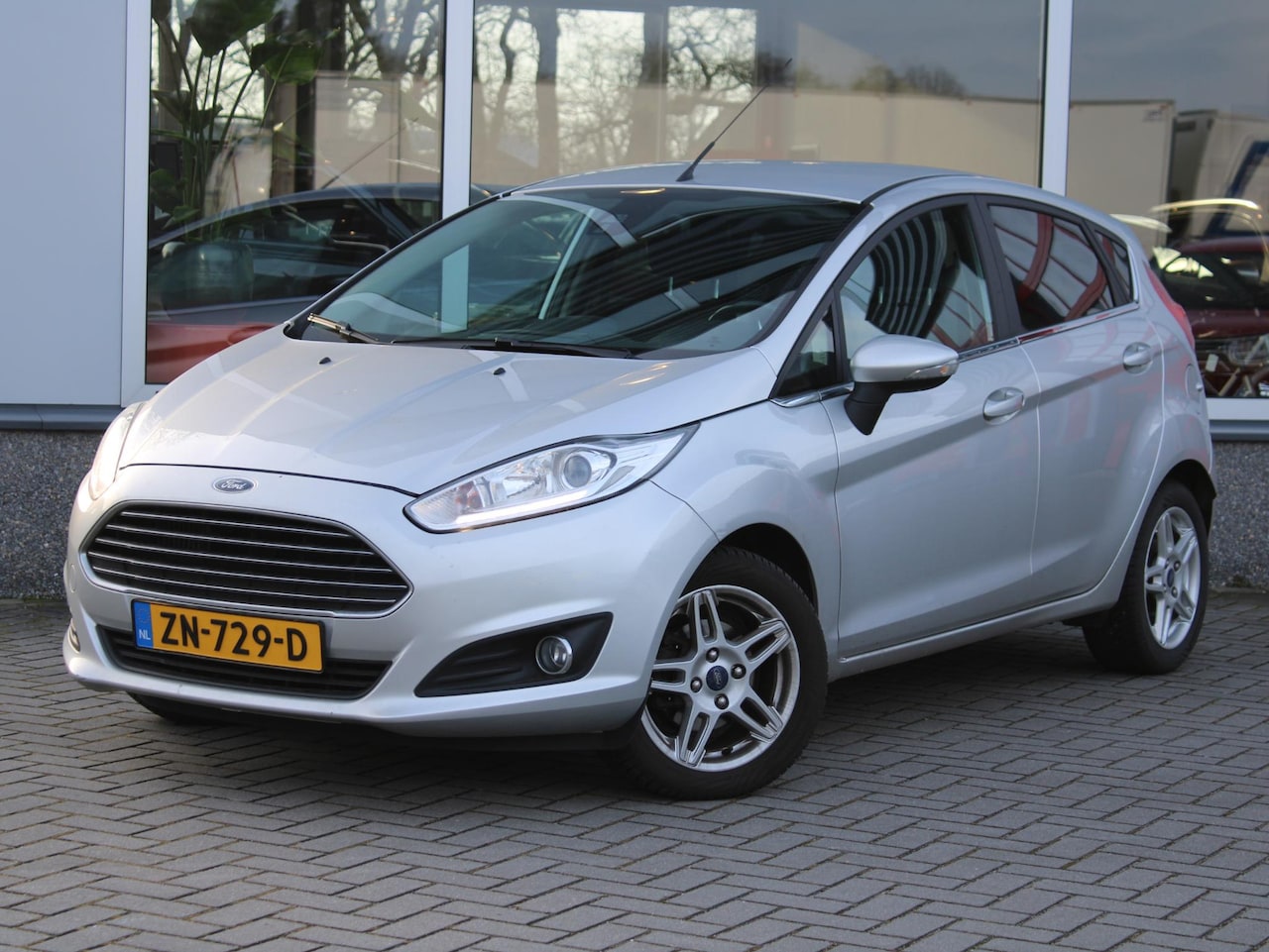 Ford Fiesta - 1.0 EcoBoost Titanium Automaat Trekhaak, Voorruitverwarming, Climate Control, Achteruitrij - AutoWereld.nl